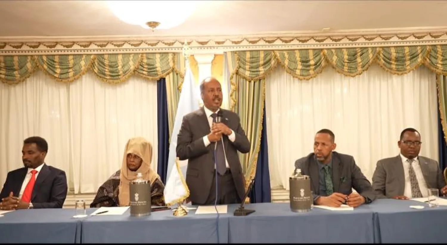 الرئيس الصومالي مع جالية بلاده في إيطاليا (وكالة الصومال الرسمية)