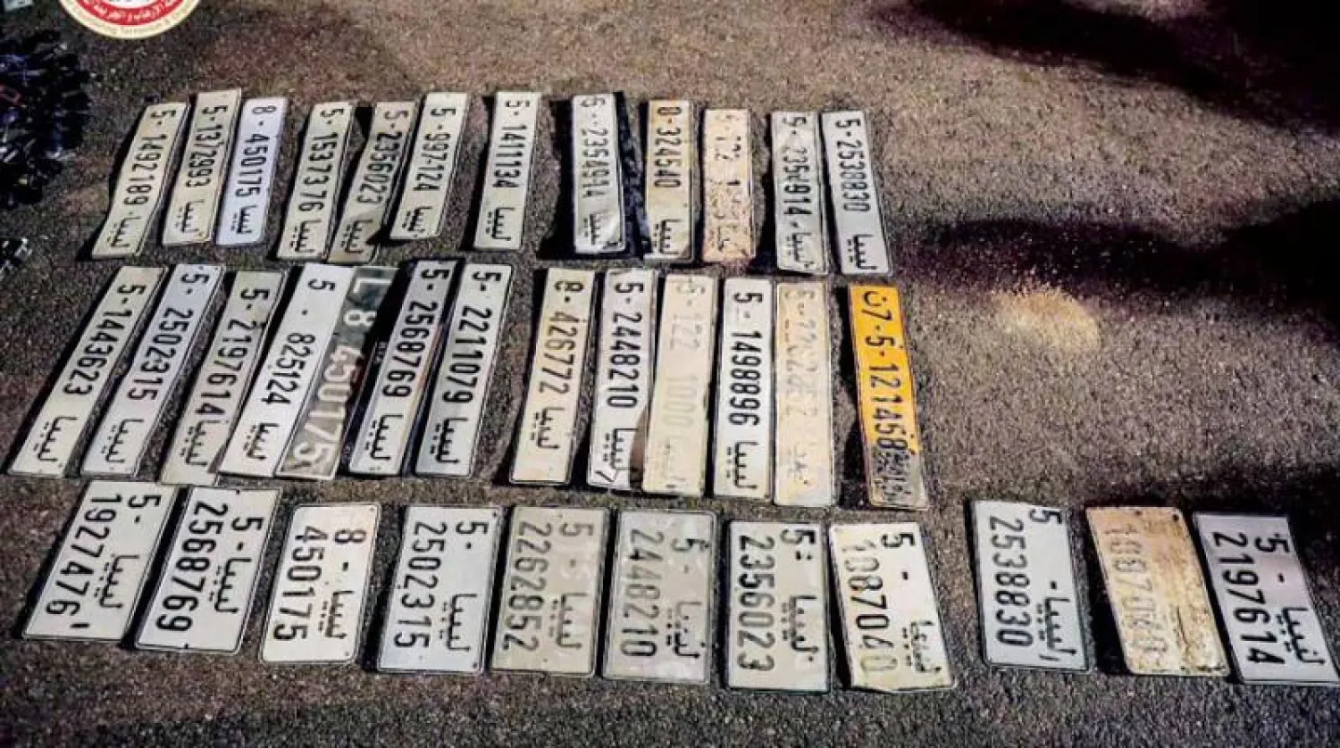 لوحات سيارات مسروقة عُثر عليها بمسلاتة (جهاز الردع)