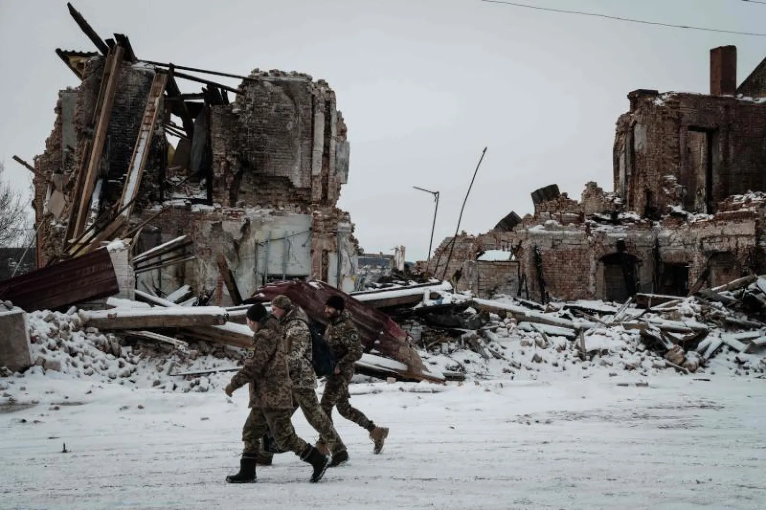 جانب من الدمار في منطقة خاركيف الأوكرانية (أ.ف.ب)