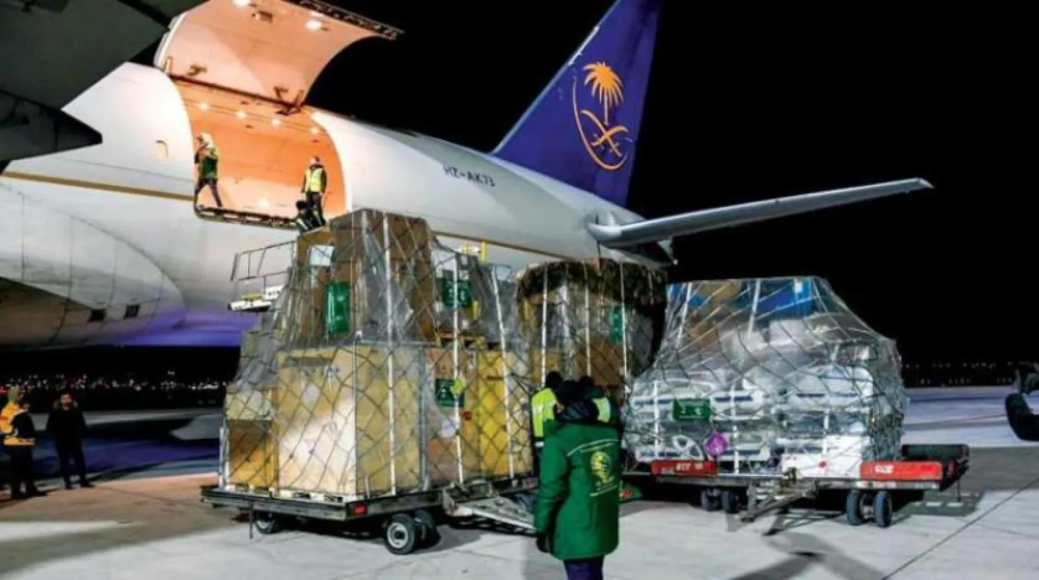 A new Saudi plane loaded with medical and health relief arrives in Türkiye’s Gaziantep to aid victims of last week’s devastating earthquake. (SPA)