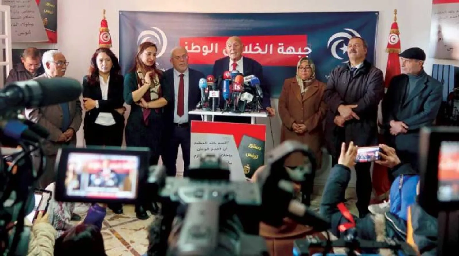 جانب من المؤتمر الصحافي لـ«جبهة الخلاص الوطني» بالعاصمة التونسية أمس (رويترز)