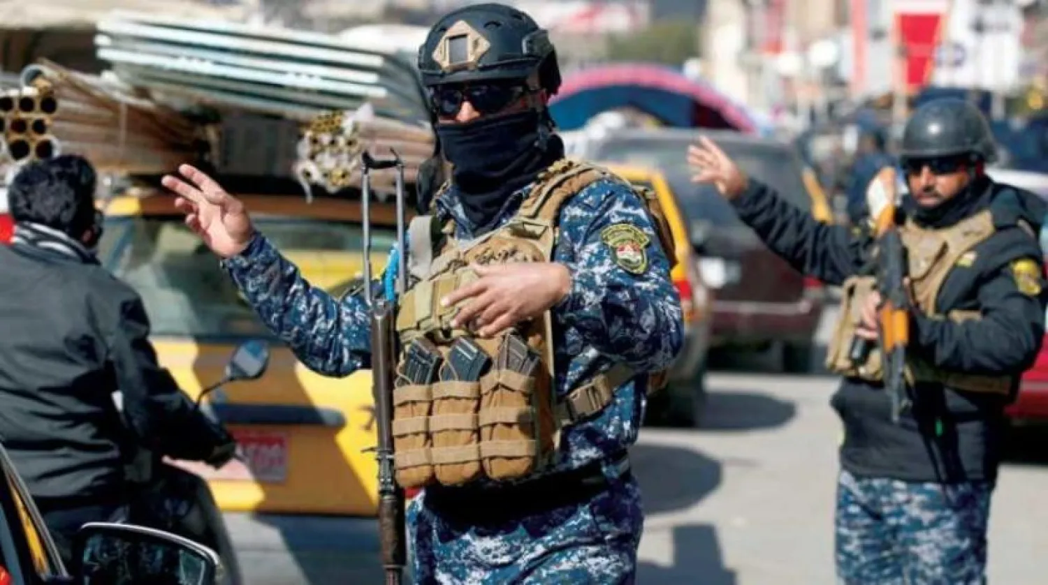 Irak Federal Polisi, geçen pazartesi günü Bağdat’ın kuzeyindeki Kazımiye’de trafik hareketliliğini yönetiyor (AFP)