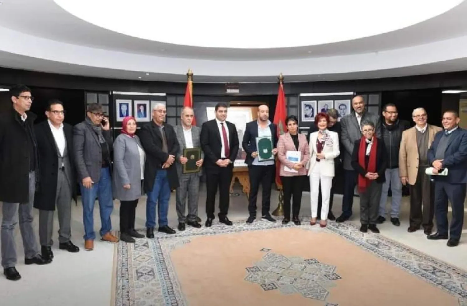 صورة للأطراف المشاركة في التوقيع على الاتفاق الاجتماعي بين نقابة الصحافة وجمعية الناشرين (حساب وزير الشباب والثقافة والتواصل)