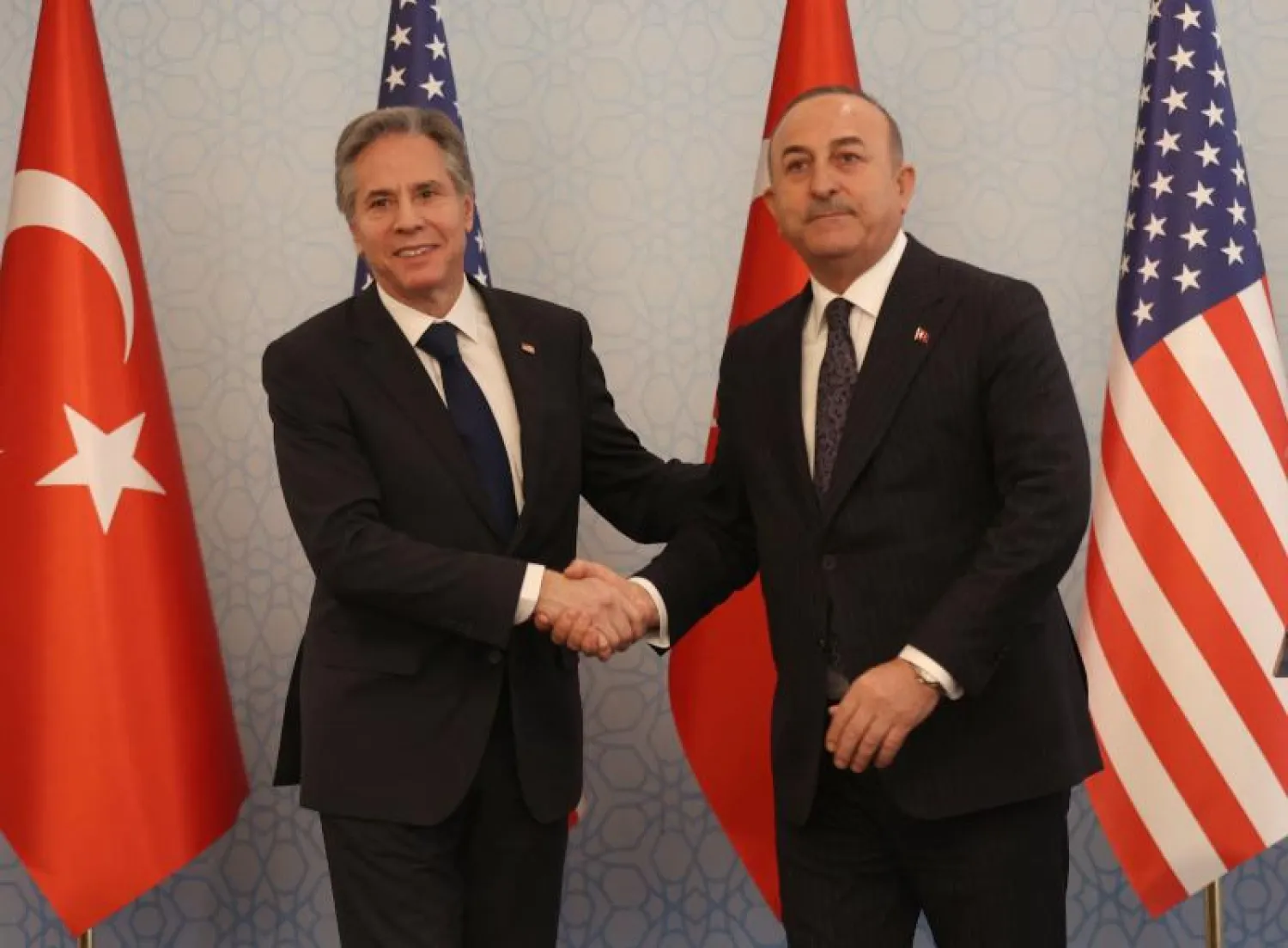 وزيرا الخارجية التركي جاويش أوغلو والأميركي بلينكن بعد لقائهما في أنقرة صباح الاثنين (أ.ف.ب)