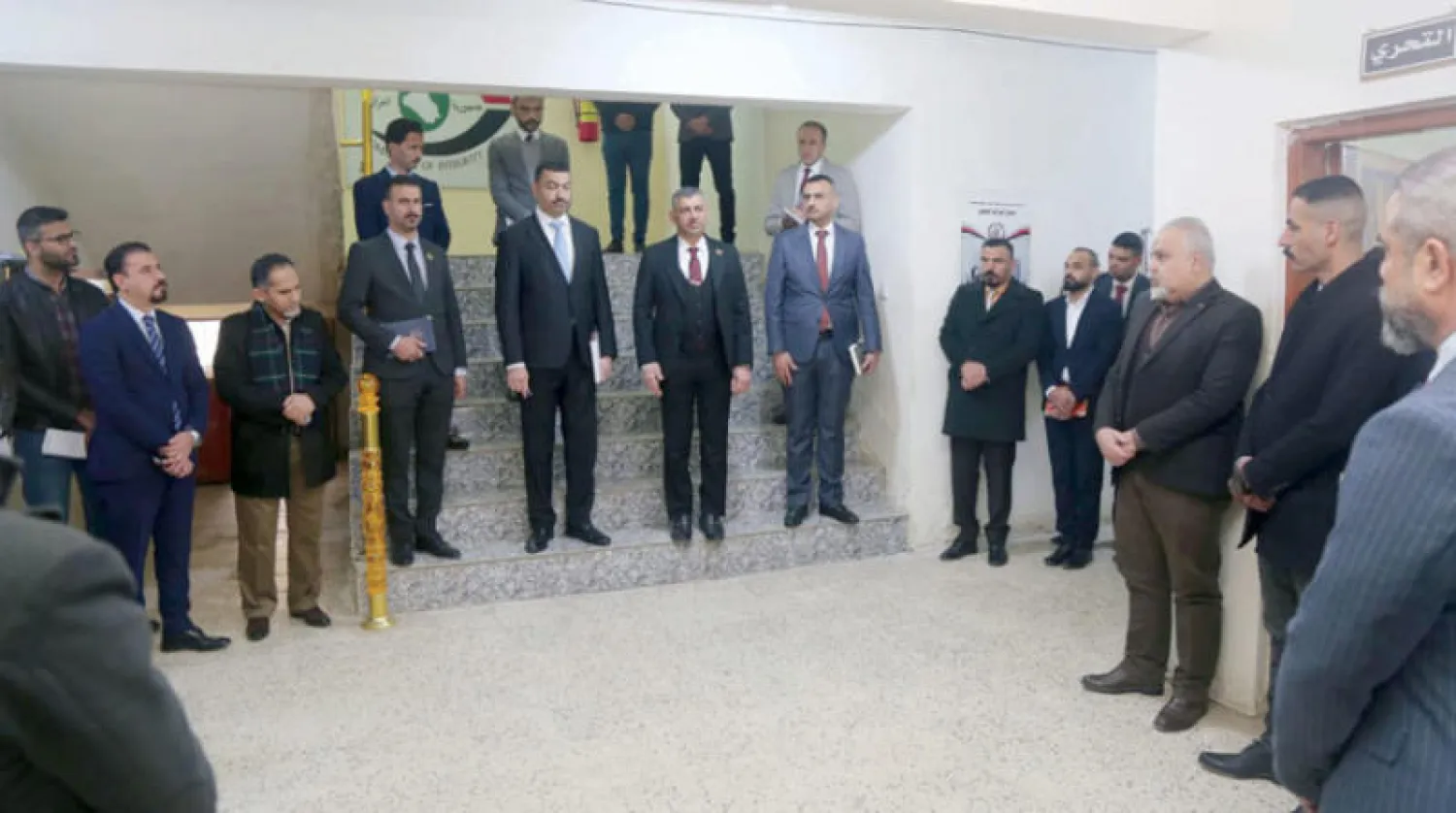 رئيس هيئة النزاهة متحدثاً إلى موظفيه أمس (فيسبوك)