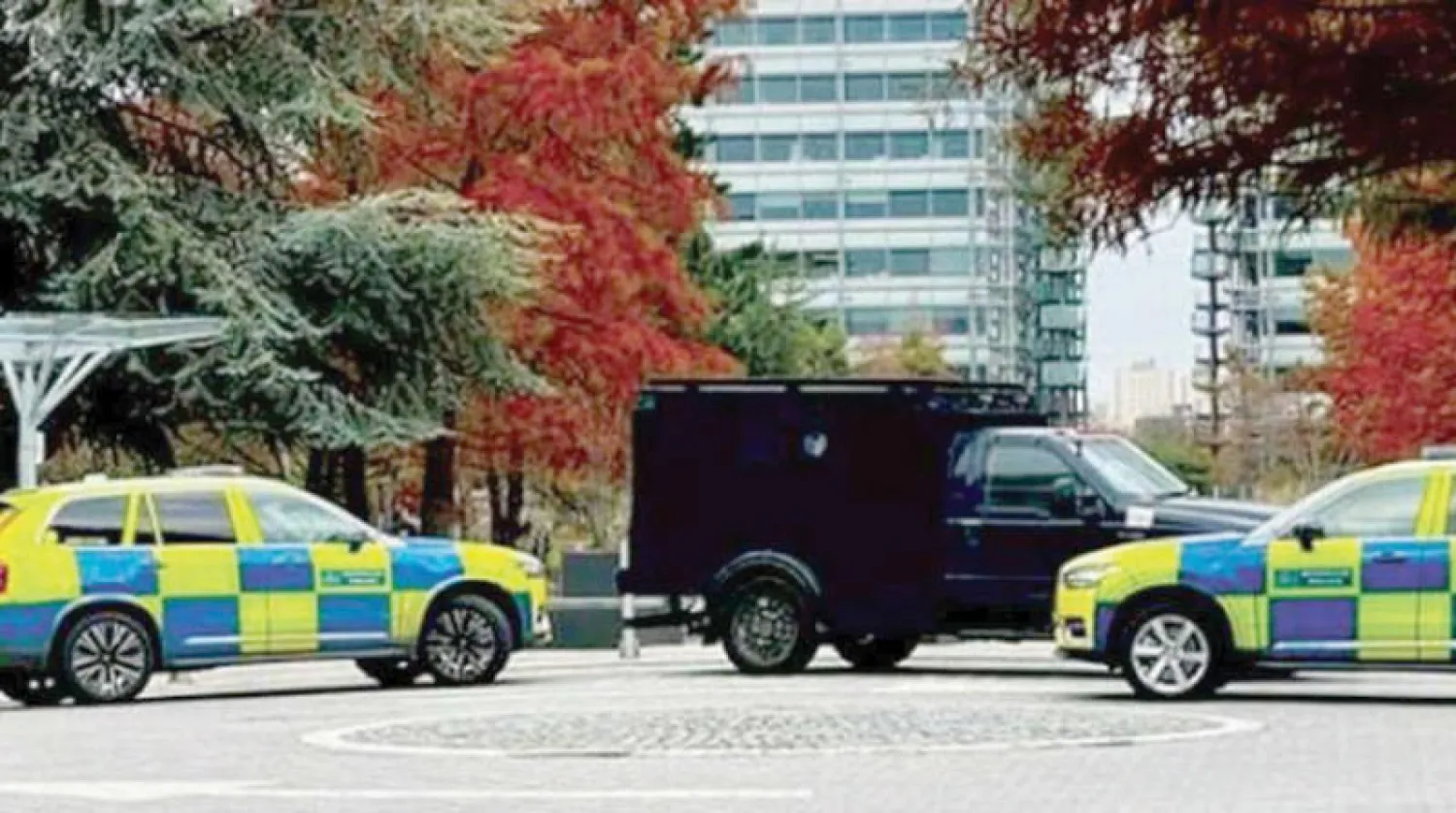 انتشار أمني أمام مقر قناة «إيران إنترناشونال» في غرب لندن (موقع القناة)