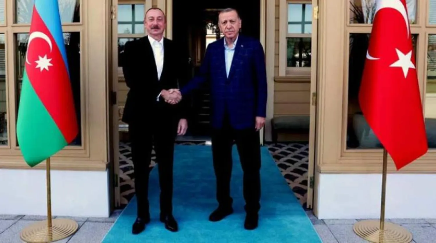 Cumhurbaşkanı Recep Tayyip Erdoğan, deprem felaketinin ardından Türkiye'ye ile dayanışma kapsamında ülkeyi ziyaret eden Azerbaycan Cumhurbaşkanı İlham Aliyev ile bir araya geldi. (DPA)