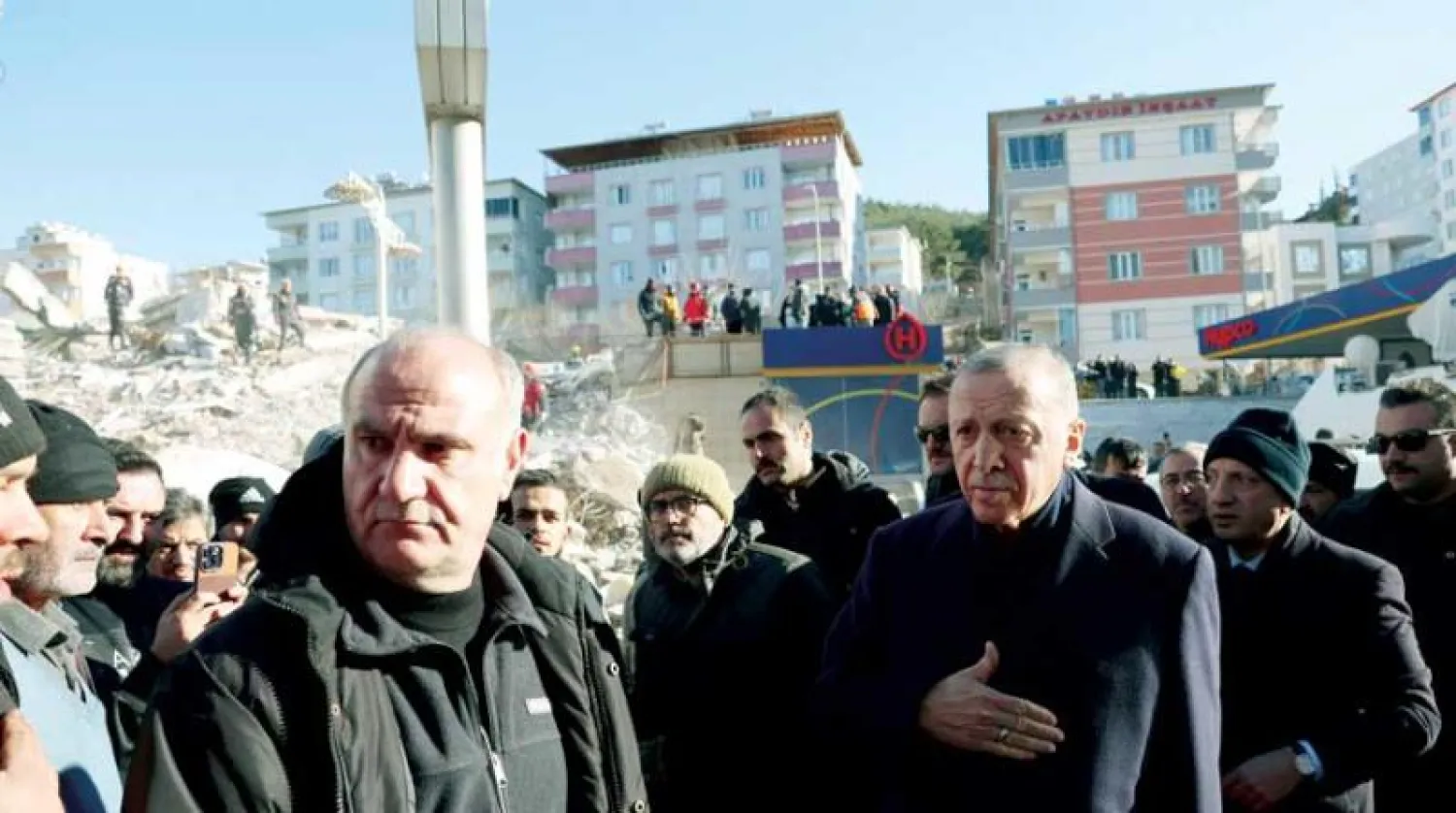 إردوغان يتفقد المنطقة المنكوبة (أ.ب)