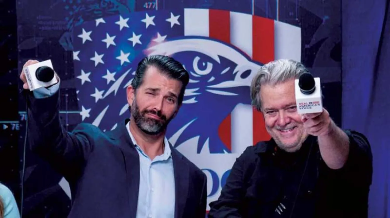 ستيف بانون يستضيف ترمب جونيور في برنامجه على  هامش «سيباك» الخميس (رويترز)