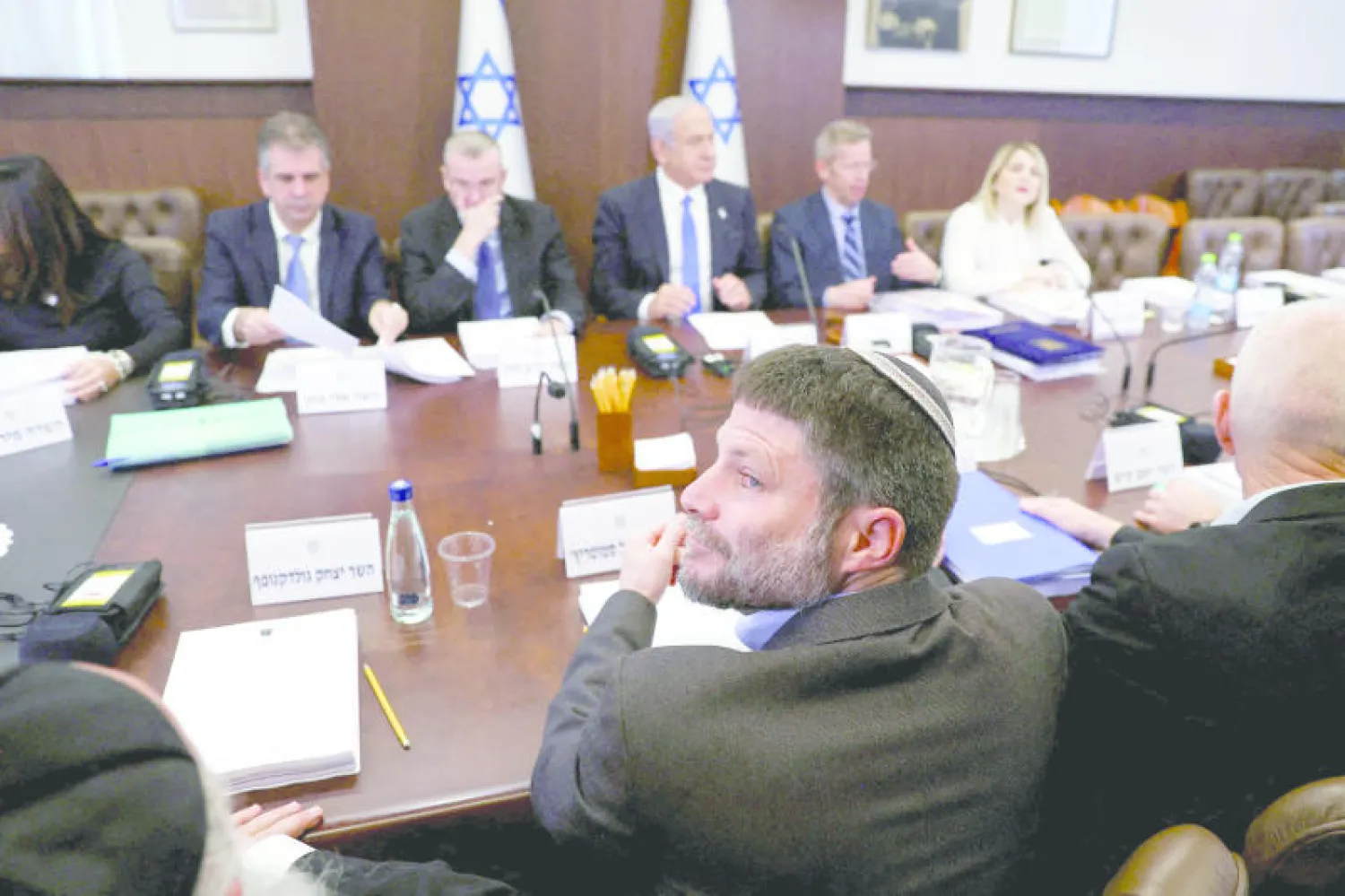 وزير المالية الإسرائيلي بتسلئيل سموتريتش يشارك في اجتماع بمكتب رئيس الوزراء الإسرائيلي في القدس يوم 23 فبراير الماضي (رويترز)