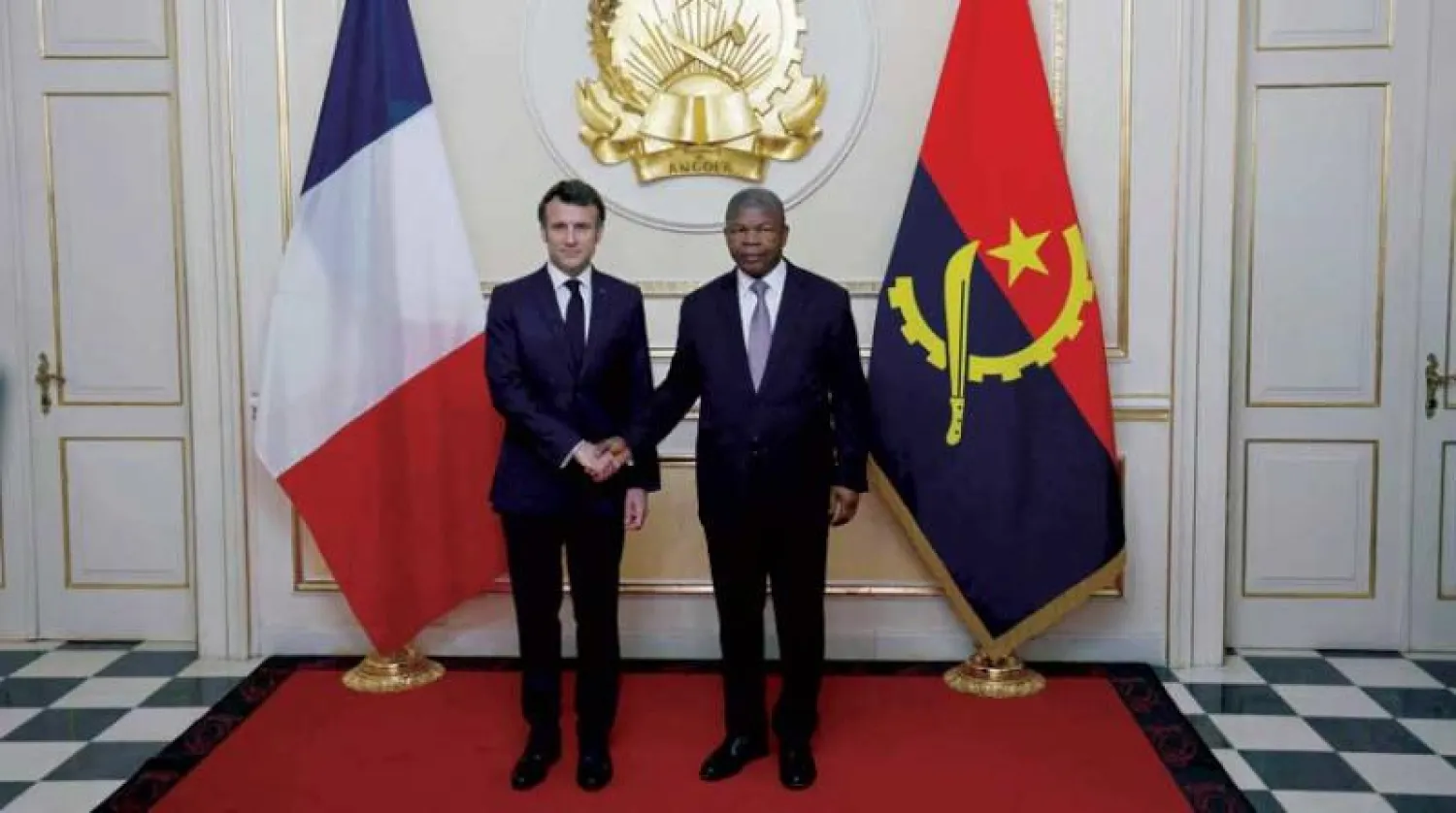 جانب من لقاء ماكرون ولورينسو في لواندا أمس (أ.ف.ب)
