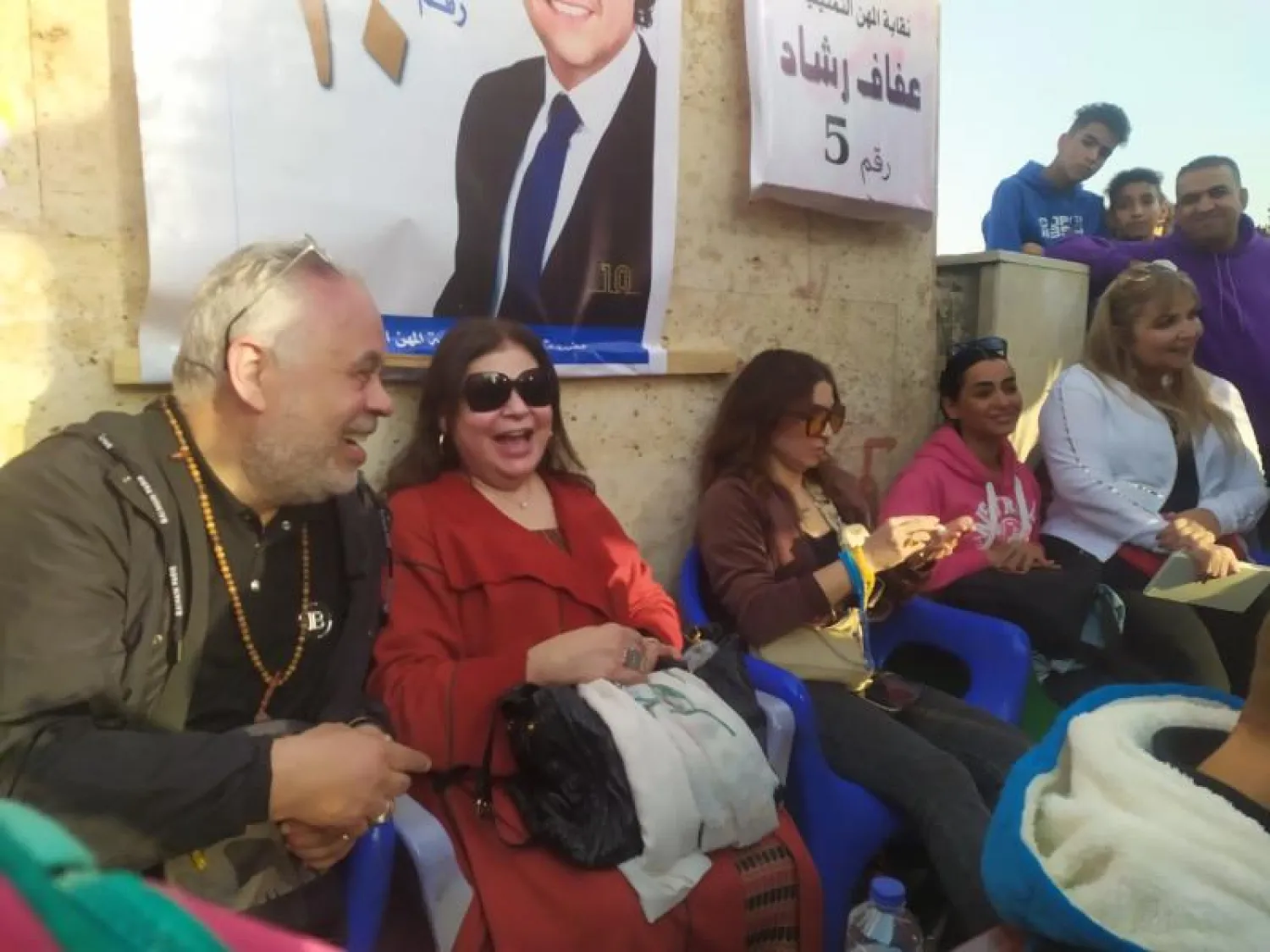 أشرف زكي مع شقيقته ماجدة في الانتخابات (الشرق الأوسط)