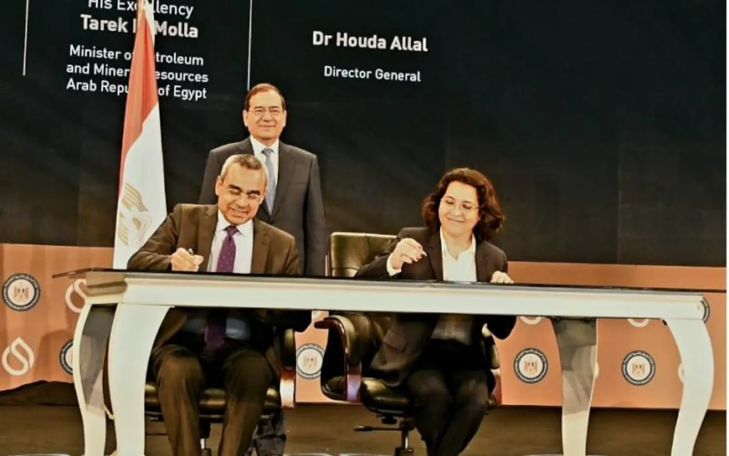 وزير البترول المصري يشهد توقيع اتفاقية بين المدير العام للمرصد المتوسطي للطاقة وأمين عام منتدى غاز شرق المتوسط على هامش مؤتمر «إيجبس 2023» (وزارة البترول المصرية)