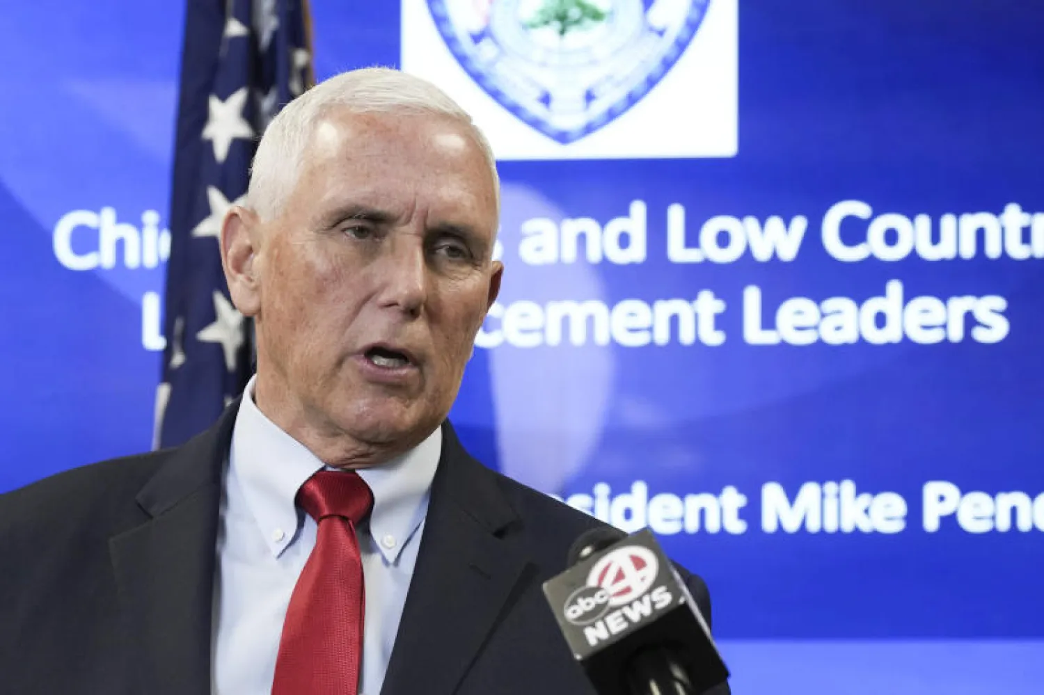 مايك بنس نائب الرئيس الأميركي السابق دونالد ترمب (أ.ب)