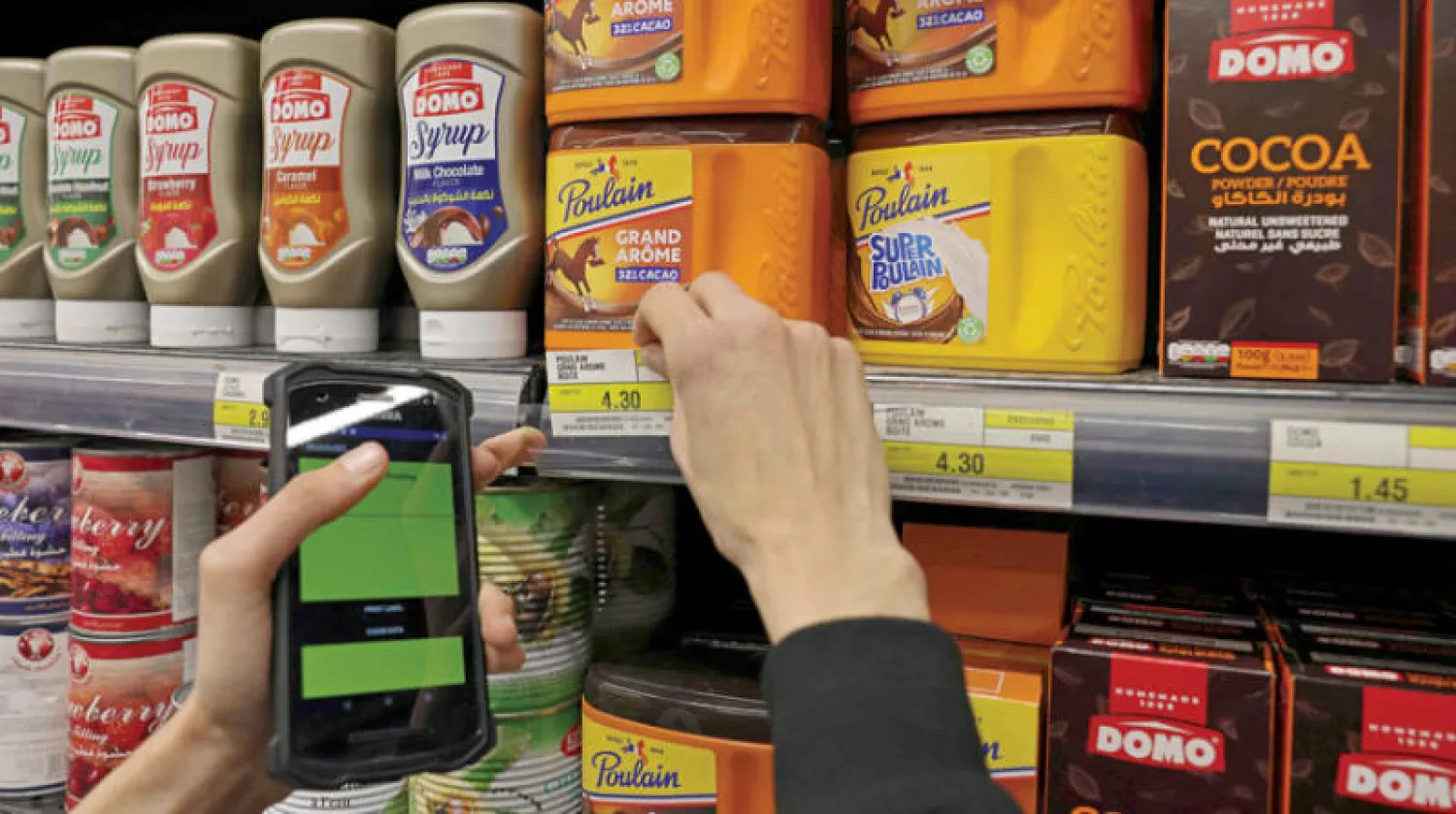 تسعير المشتريات بالدولار أصبح القاعدة المعتمدة في المتاجر اللبنانية  (أ.ف.ب)