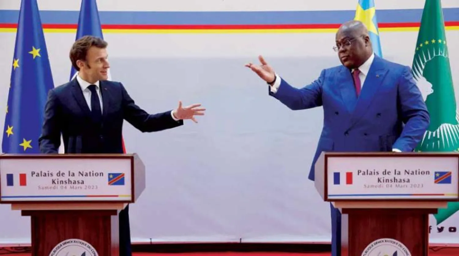 ماكرون خلال مؤتمر صحافي مع نظيره الكونغولي فيليكس تشيسكيدي في كينشاسا أمس (أ.ف.ب)