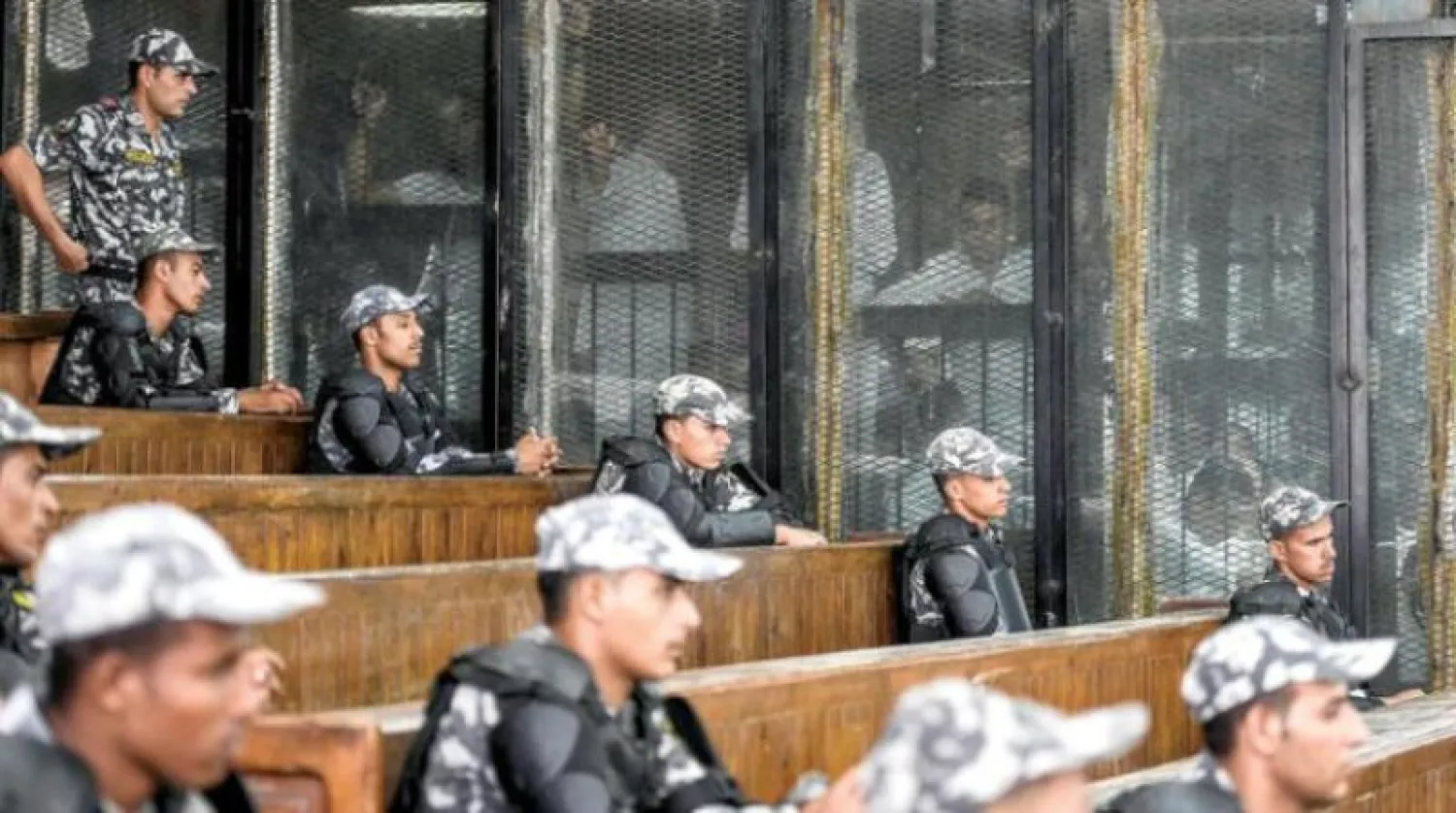 محاكمات شباب من «الإخوان» في مصر بتهمة الانتماء إلى «تنظيم إرهابي» (أ.ف.ب)