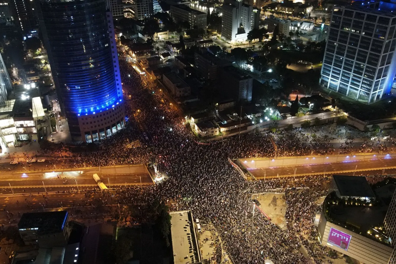 An aerial view shows Israelis protesting against the government's controversial justice reform bill in Tel Aviv on March 4, 2023. (AFP) 