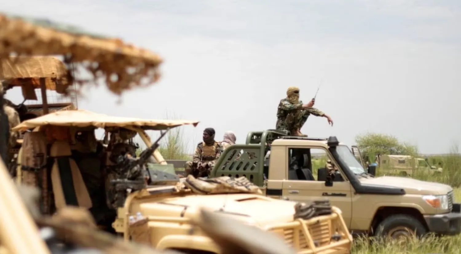 Malian soldiers are pictured during a patrol with soldiers from the new Takuba force near Niger border in Dansongo Circle, Mali August 23, 2021. REUTERS/Paul Lorgerie/File Photo