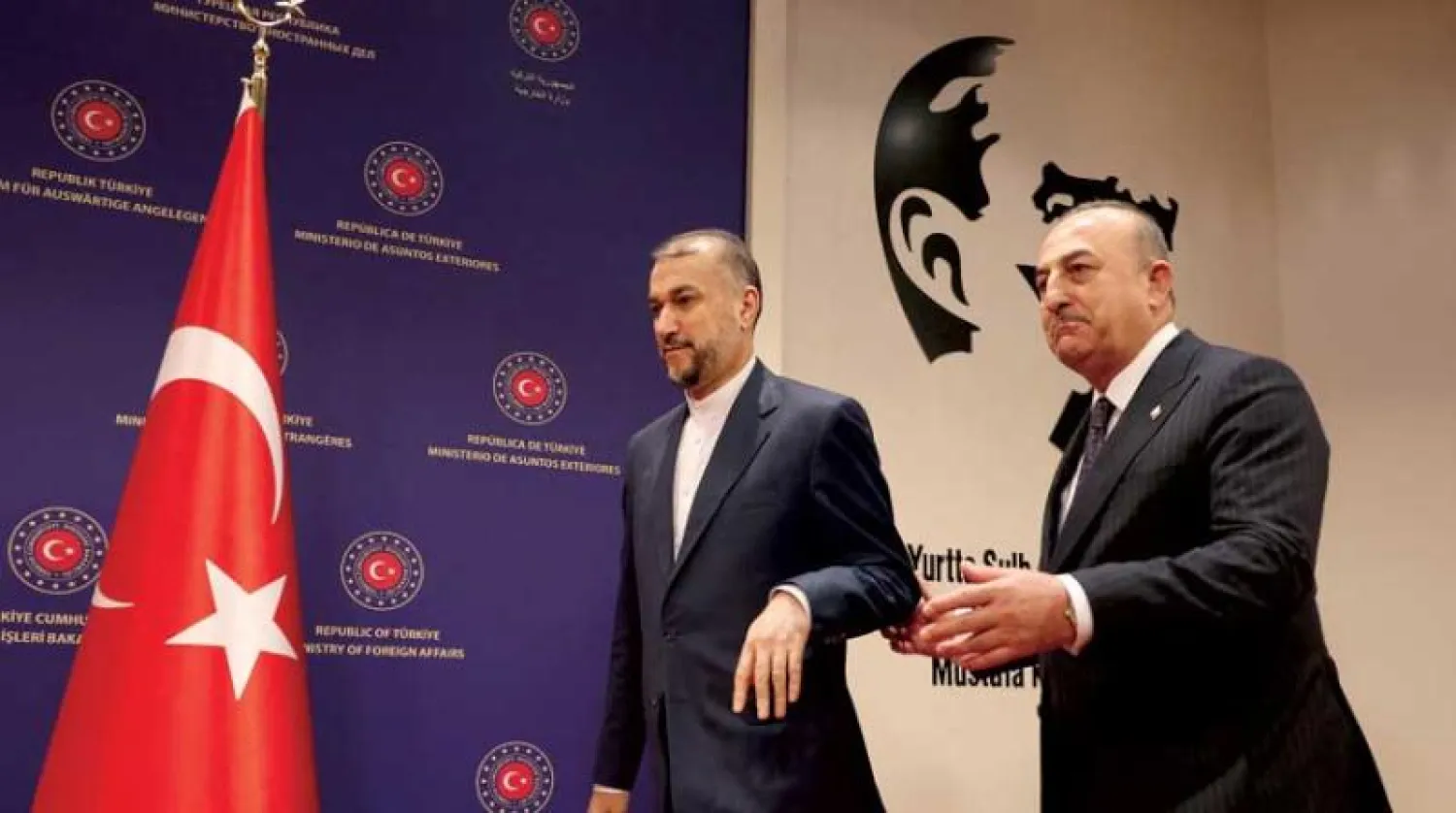 وزيرا الخارجية التركي والإيراني في أنقرة أمس (أ.ف.ب)