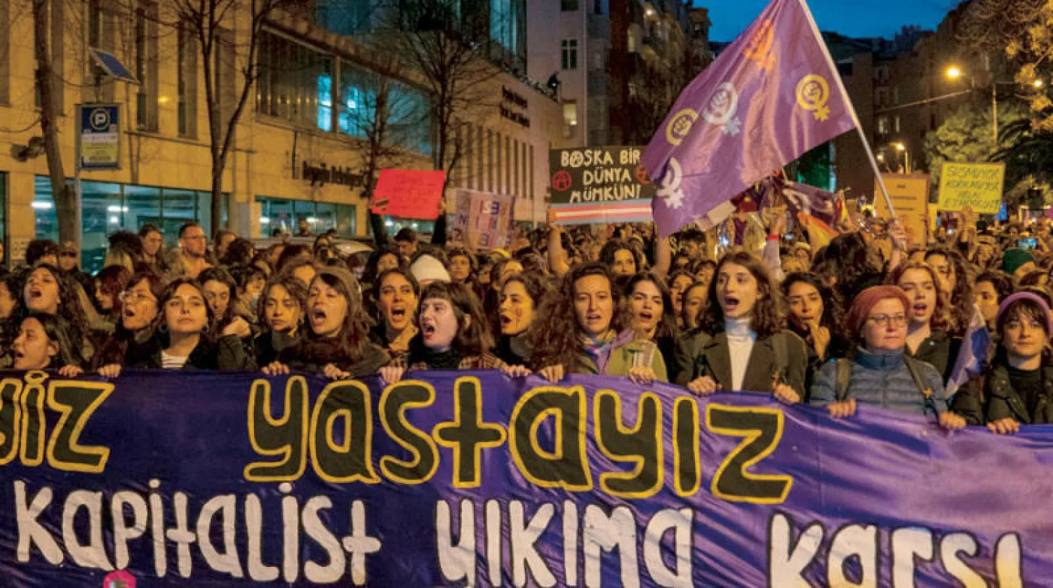 مظاهرة في ساحة تقسيم بإسطنبول بمناسبة يوم المرأة العالمي أول من أمس (د.ب.أ)