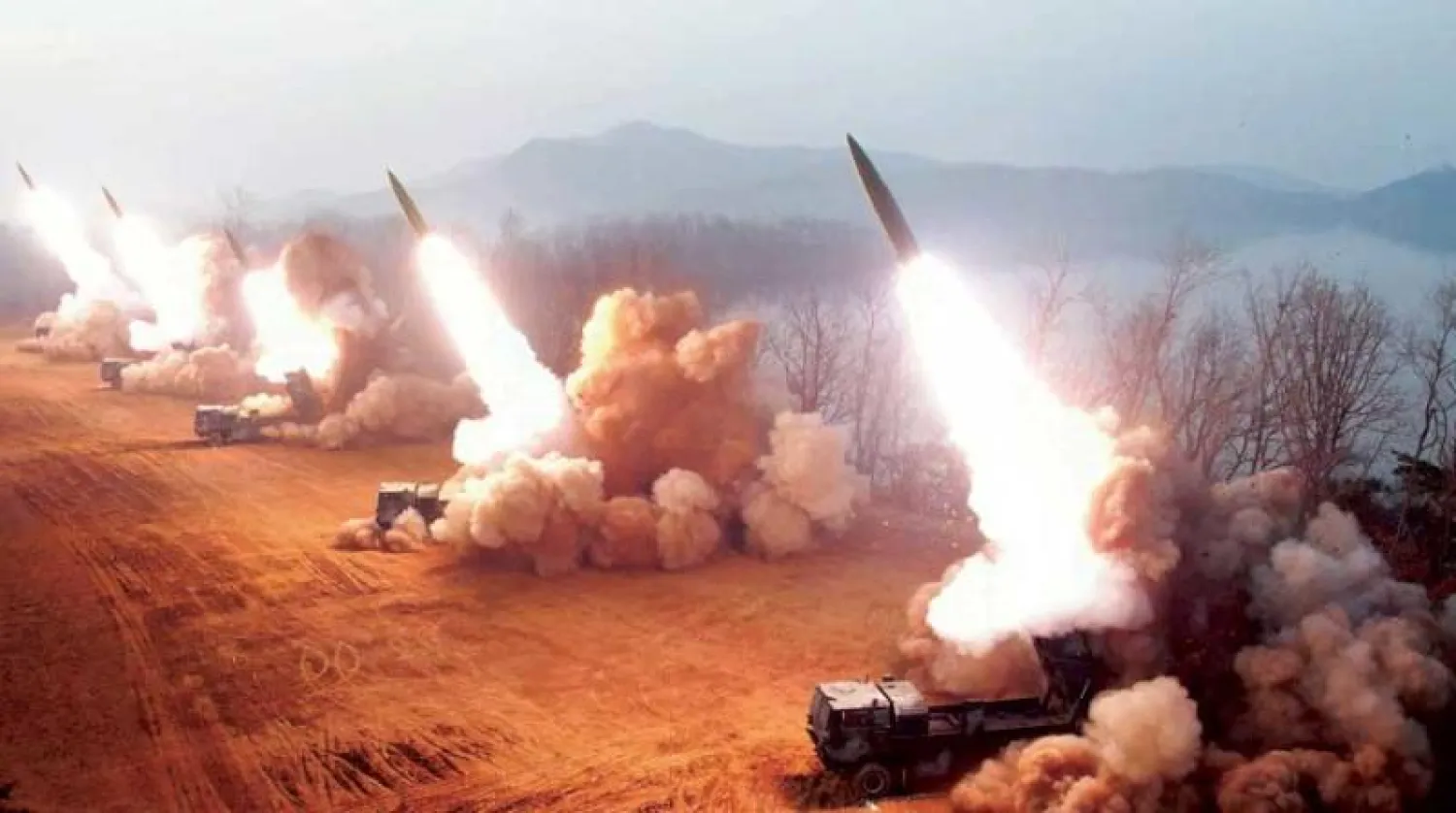 صورة وزعتها وكالة أنباء كوريا الشمالية لمناورات في مكان لم تكشف عنه أمس (رويترز)