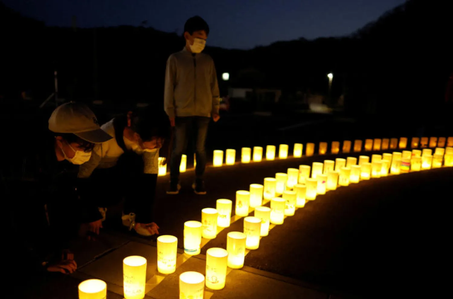 اليابان تحيي ذكرى كارثة الزلزال الذي ضربها في عام 2011 (رويترز)