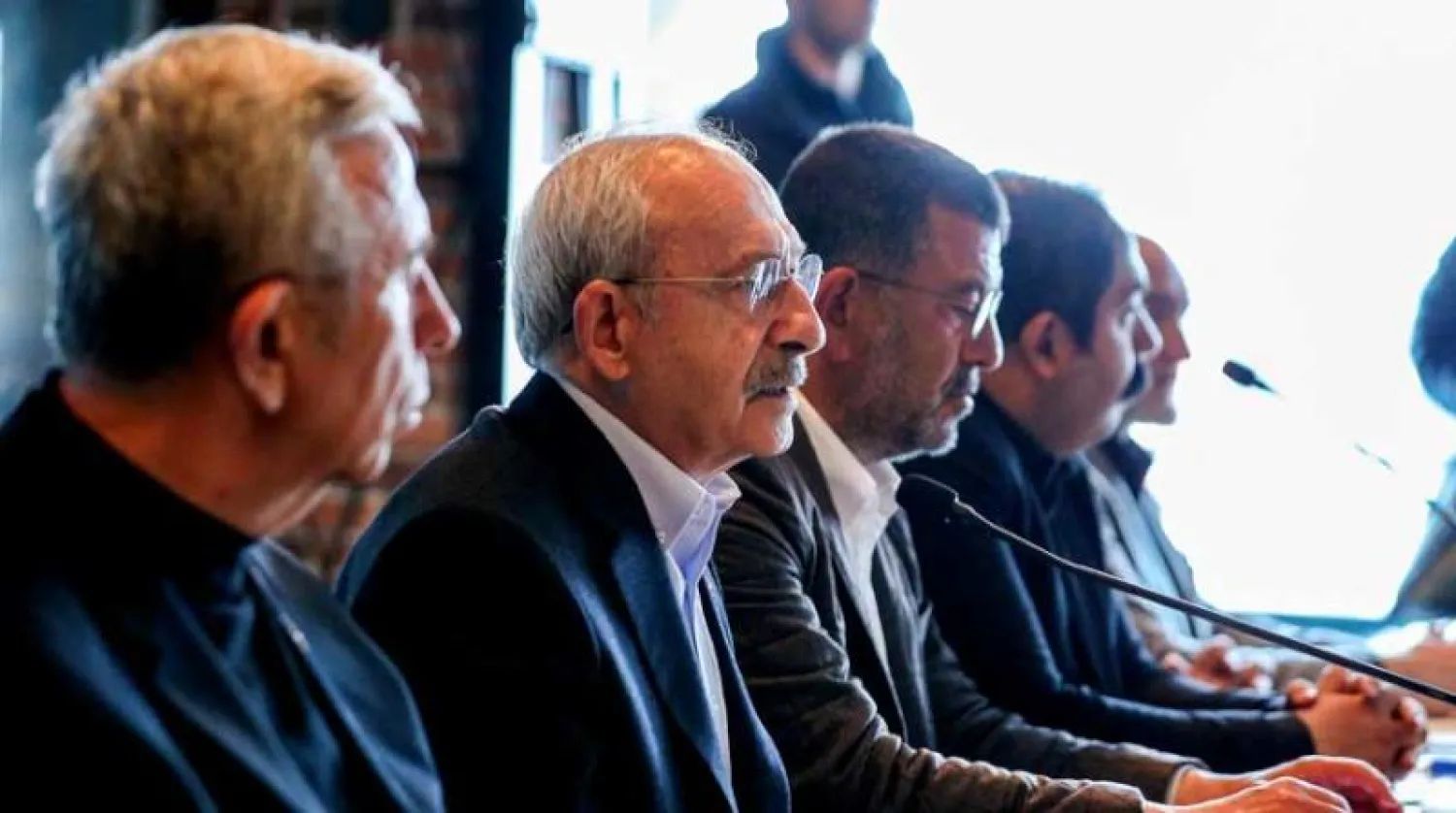 مرشح المعارضة للرئاسة كمال كليتشدار أوغلو خلال أحد لقاءاته في مدينة ملاطية (أ.ف.ب)