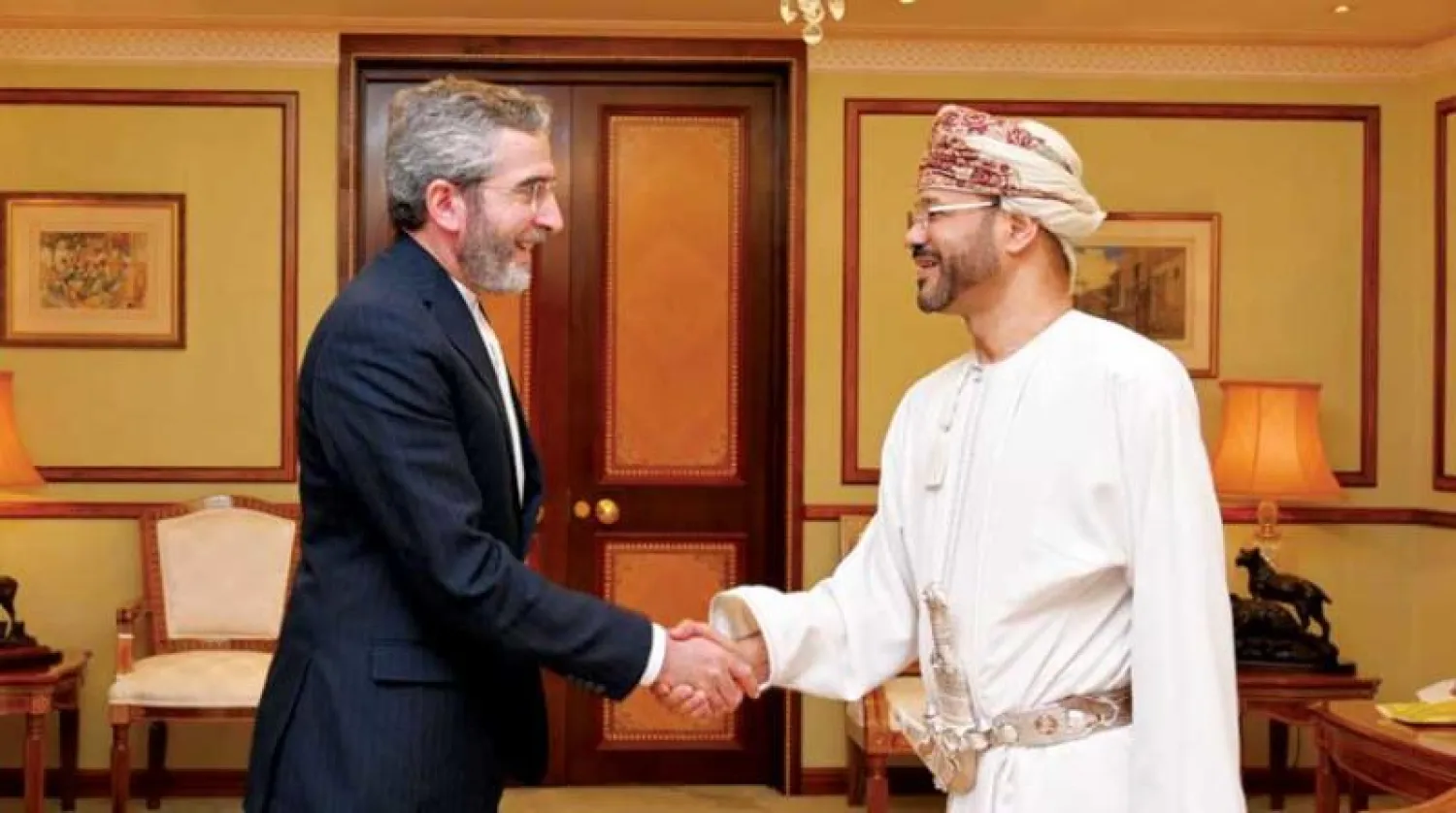 وزير الخارجية العماني بدر البوسعيدي خلال لقائه علي باقري وكيل وزارة الخارجية الإيرانية للشؤون السياسية (العمانية)