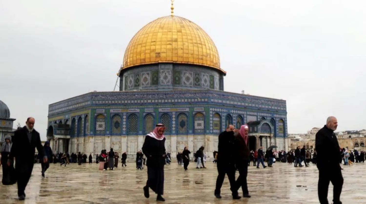 06 January 2023, Palestinian Territories, Jerusalem: Palestinians gather in the Al-Aqsa Mosque compound for the Friday prayers. (dpa)
