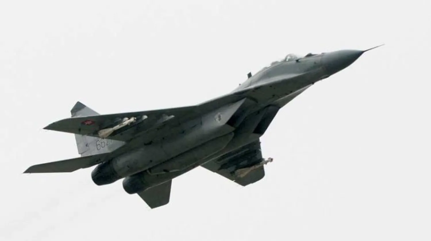 طائرة «ميغ-29» التي أعلنت سلوفاكيا أنها ستسلّم كييف 13 منها خلال أسابيع (أ.ب)