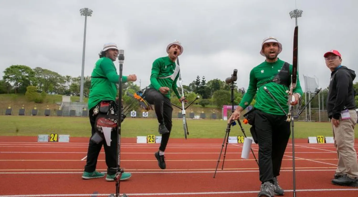 لاعبو منتخب السعودية خلال المنافسات الحاسمة من كأس آسيا للسهام (الاتحاد السعودي للسهام)