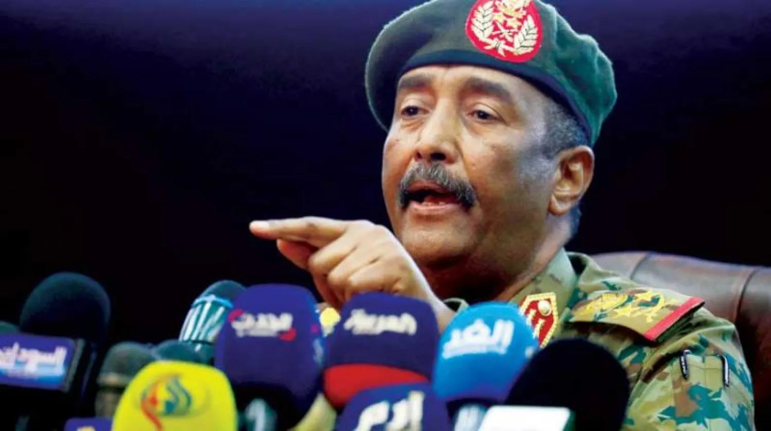 البرهان يؤكد دعم الجيش للعملية السياسية ويحذر من تعثرها