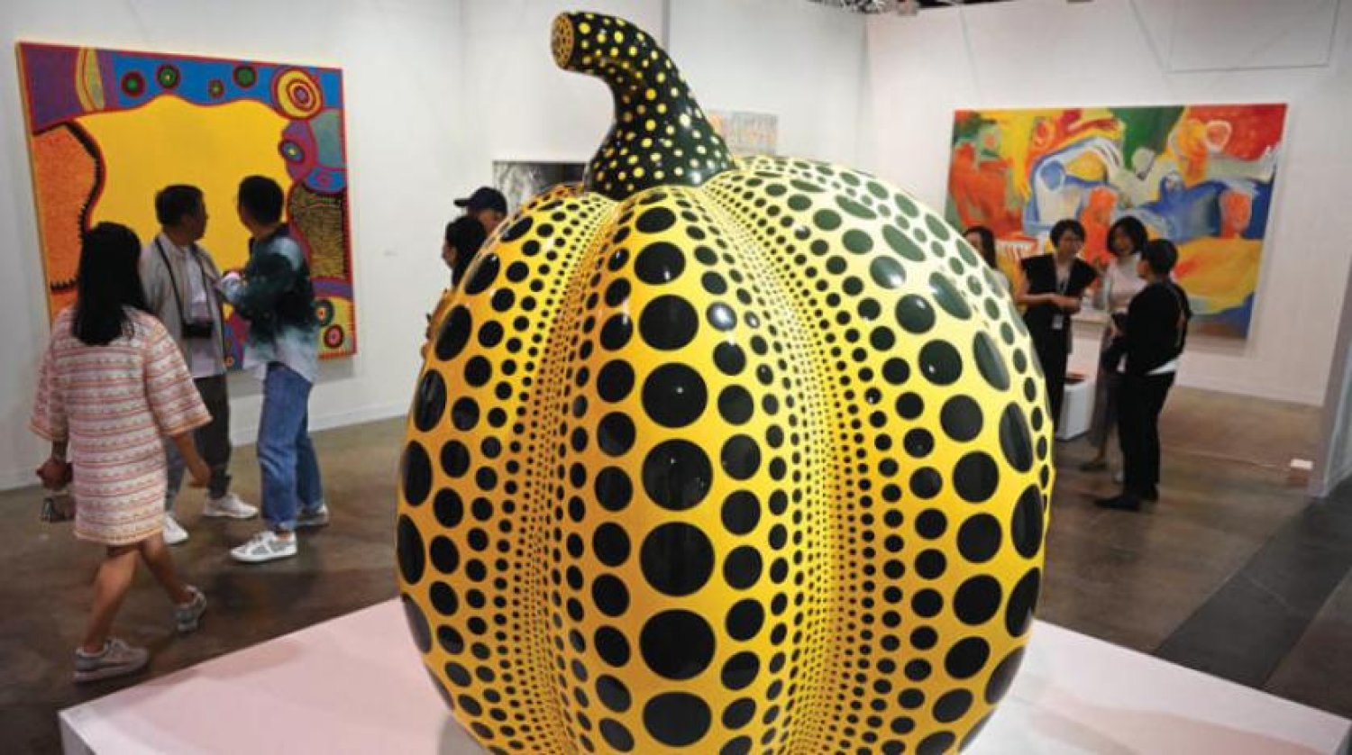 Yayoi Kusama n n Eserleri Hong Kong da Sergileniyor