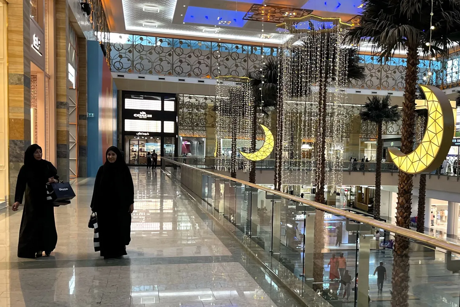 استعدادات شهر رمضان الفضيل في دبي (أ.ف.ب)