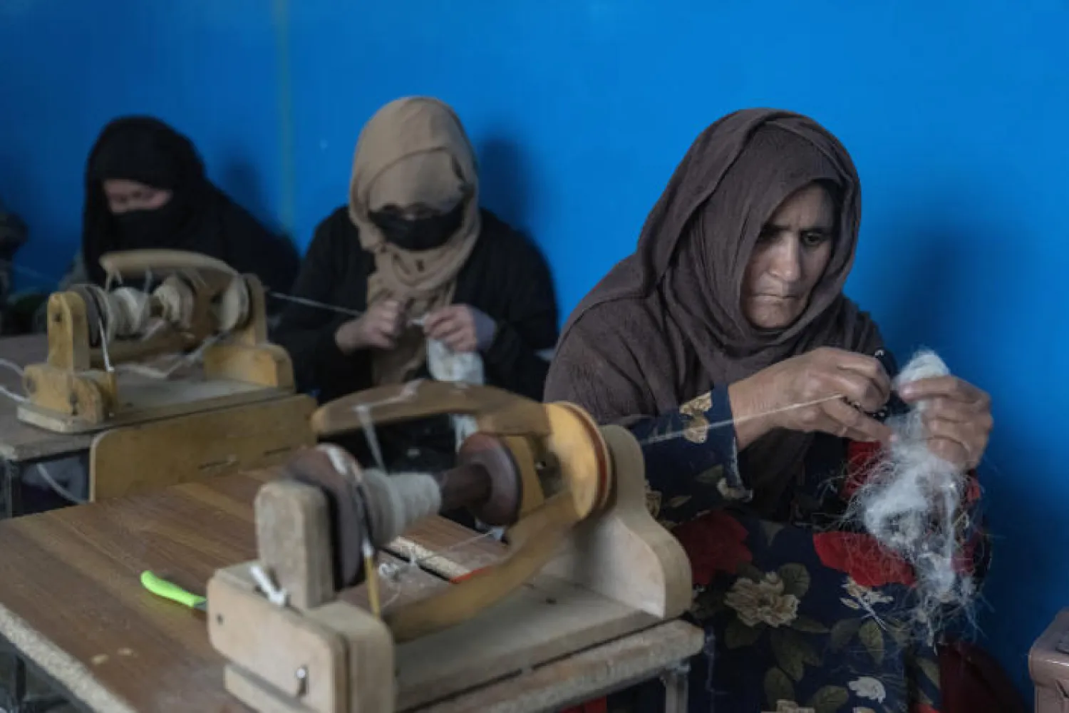 Afghan women weave wools for making carpets at a traditional carpet factory in Kabul, Afghanistan, Monday, March 6, 2023. (AP Photo/Ebrahim Noroozi) (ASSOCIATED PRESS)
