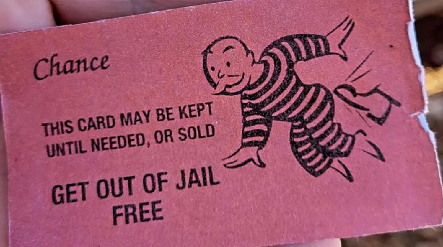 Kartta "Bu kart ihtiyaç duyulana kadar saklanabilir veya satılabilir. Kodesten ücretsiz çık" yazıyor (Chisago County Şerif Bürosu)

