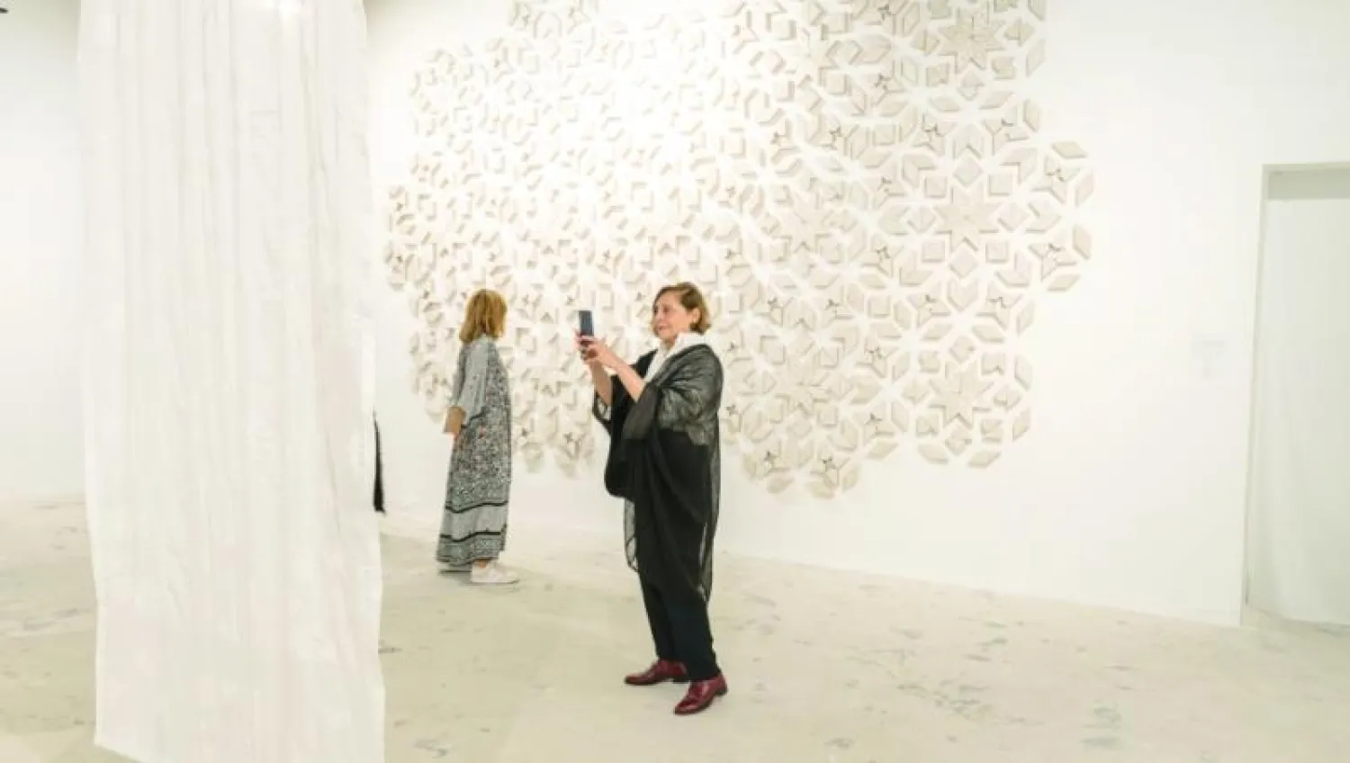 من معرض «واجعلني نوراً» للفنانة الكويتية فرح بهبهاني (غاليري أثر)