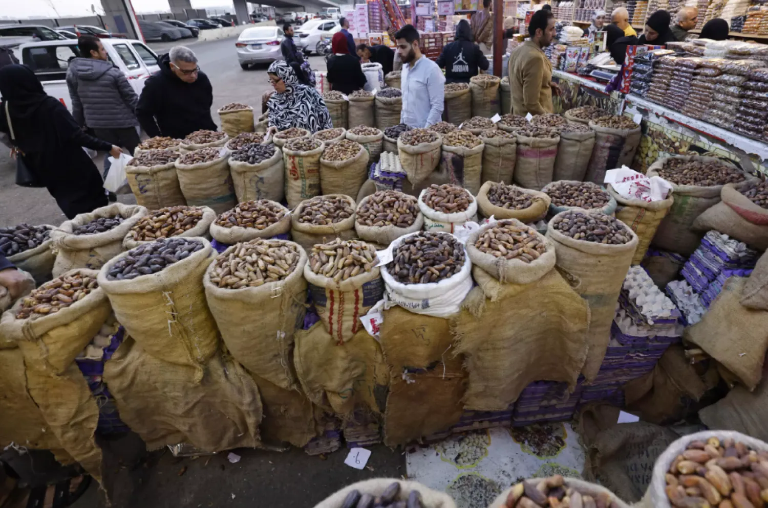 As Egypt's economic woes worsen, many more have come to rely on these charity meals © Khaled DESOUKI / AFP
