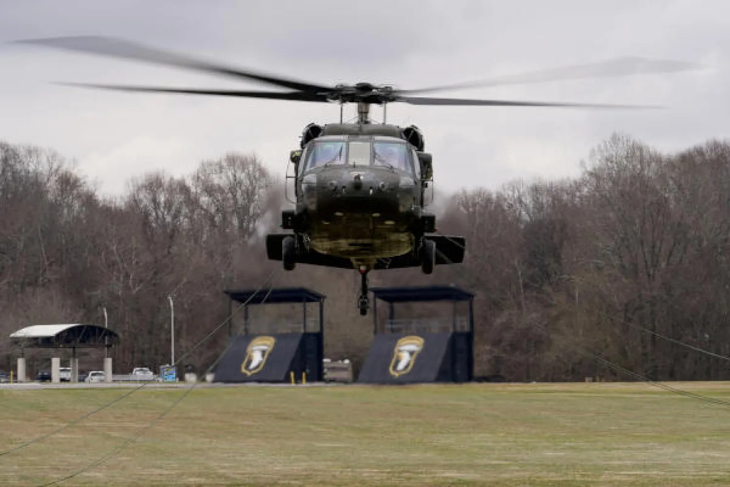 هليكوبتر بلاك هوك الأميركية من طراز المروحيتين اللتين سقطتا اليوم في كنتاكي (رويترز)