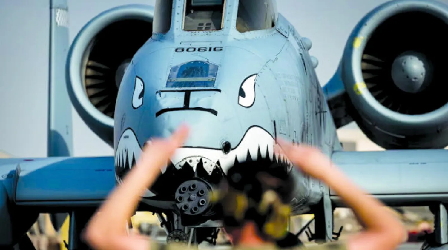 طائرات الدعم الاستطلاعية من طراز «إيه - 10 ثاندر بولت الثانية» لدى وصولها إلى مطار الظفرة الإماراتي (الجوية الأميركية)