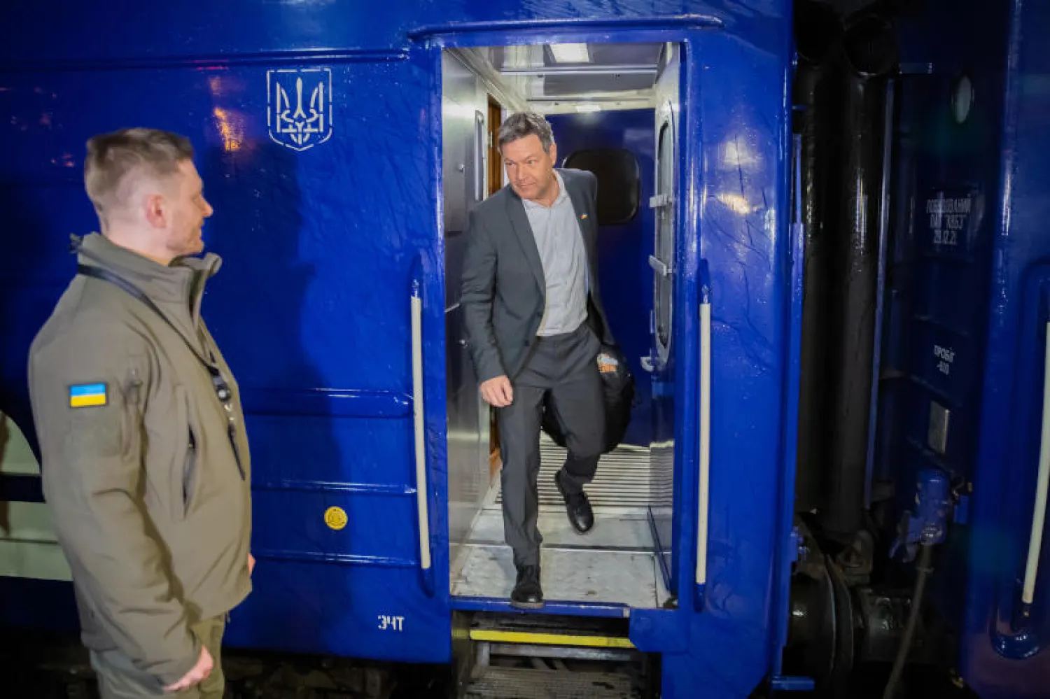 هابيك لدى وصوله إلى كييف اليوم (د.ب.أ)