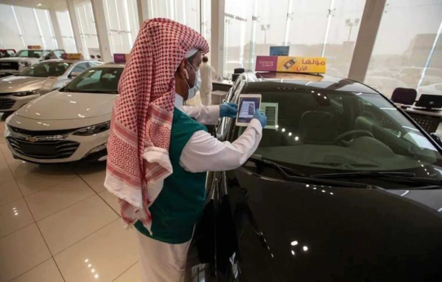 وزارة التجارة السعودية تقوم بجولات رقابية للحد من ارتفاع أسعار المركبات في السوق السعودية (الشرق الأوسط)