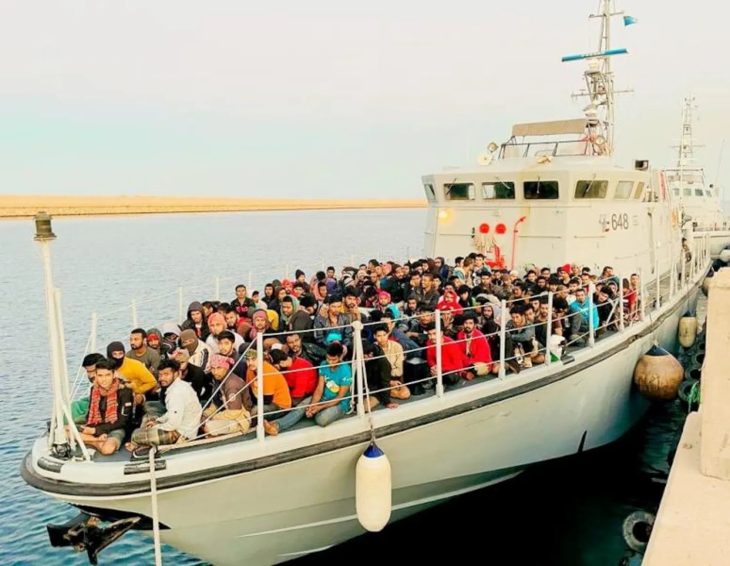 قوات حرس السواحل بغرب ليبيا تعيد مهاجرين غير نظاميين إلى البلاد (رئاسة أركان قوات حكومة «الوحدة»)