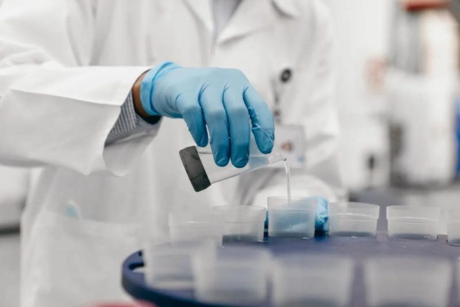 جانب من معامل المختبر البحثي الخاص بمعالجة وإعادة استخدام المياه (الشرق الأوسط)