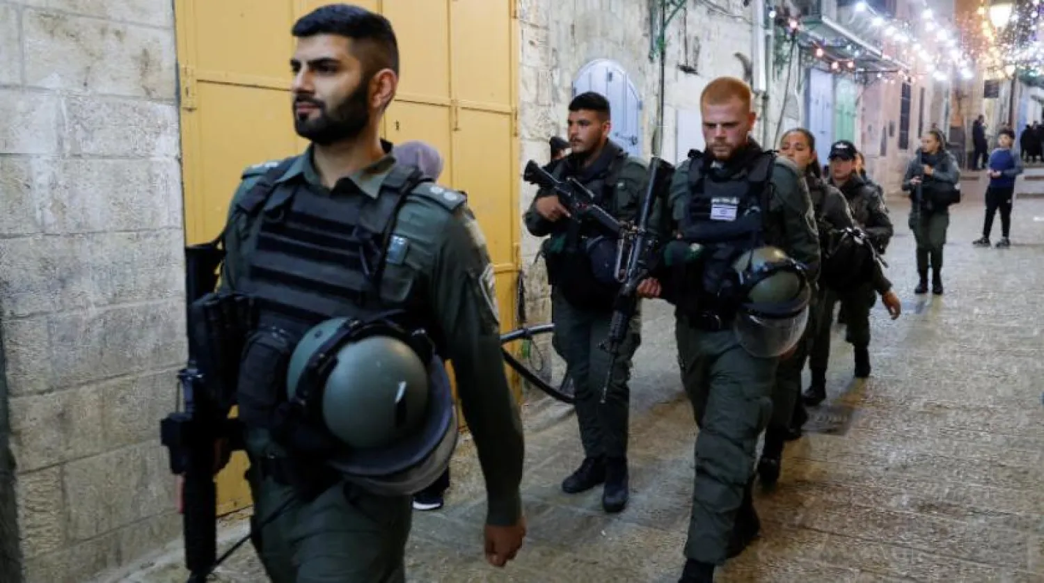 İsrail polisi Kudüs'teki Mescid-i Aksa yakınında (Reuters)
