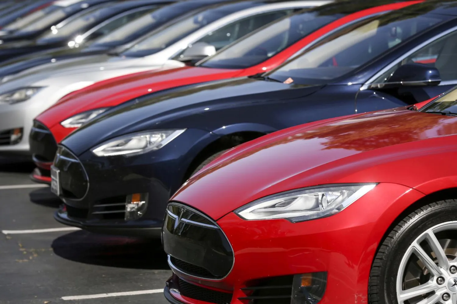 Tesla'nın üzerinde 8 kamera yer alıyor ve şirkete göre bunlar sürücünün gizliliğini ihlal etmeyecek şekilde tasarlandı (Reuters)

