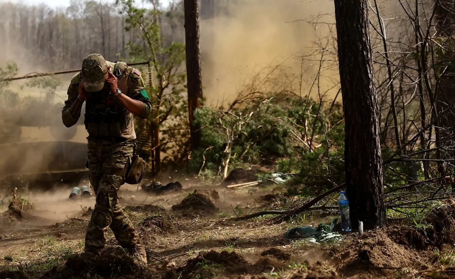 A Ukrainian serviceman with the 95th Brigade fires artillery, amid Russia's attack on Ukraine, at the frontline in the region of Lyman, Ukraine, April 7, 2023. (Reuters)