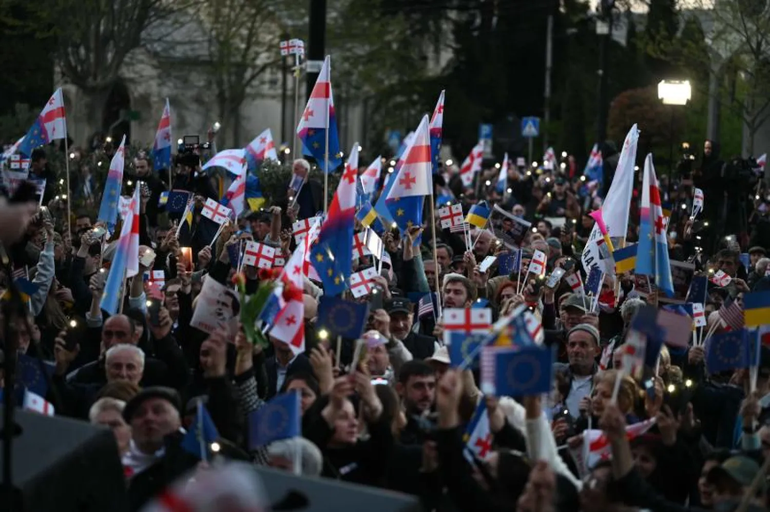 جانب من التظاهرات في عاصمة جورجيا تبليسي في 9 أبريل 2023 (أ.ف.ب)