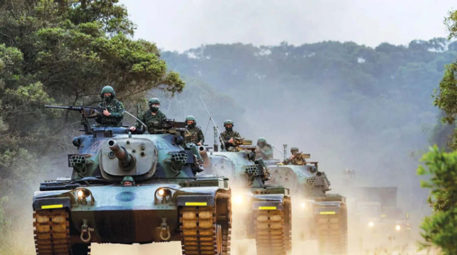 جنود تايوانيون يشاركون في تدريب عسكري أمس (رويترز)